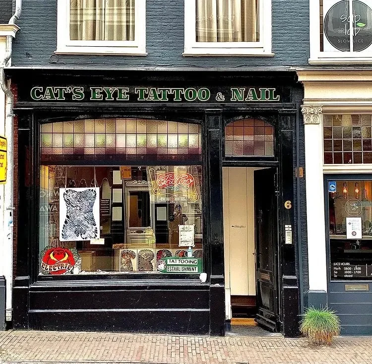 The Cat's Eye shopfront on the Denneweg in Den Haag